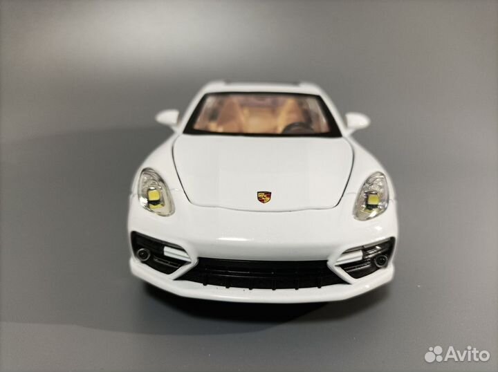 Машинка металлическая Porsche Panamera