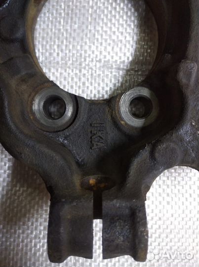 Кулак поворотный передний Nissan Juke F15