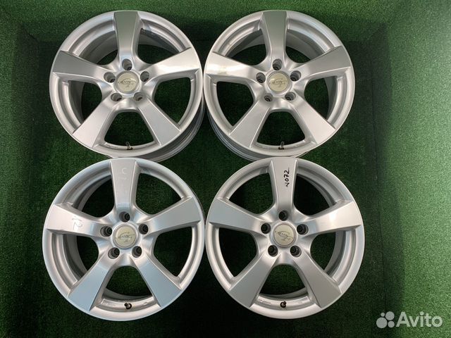 R17 Bridgestone Grass GF 5x114.3 7JJ ET+48 цо73,1м