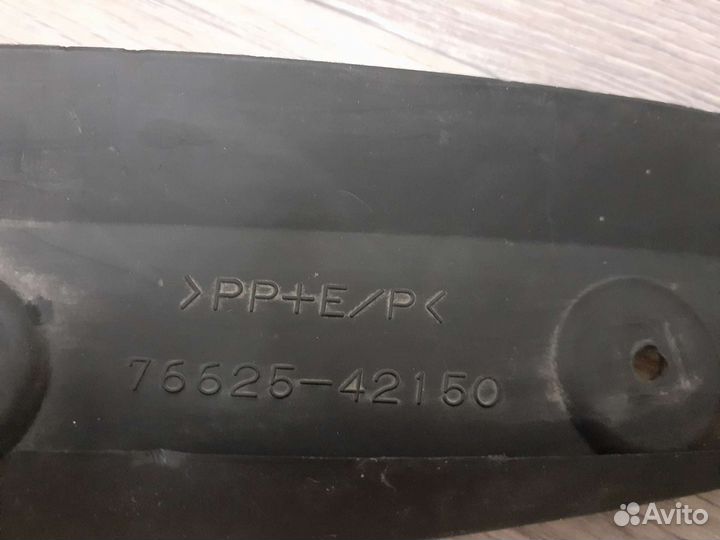 Брызговик задний правый Toyota Rav4