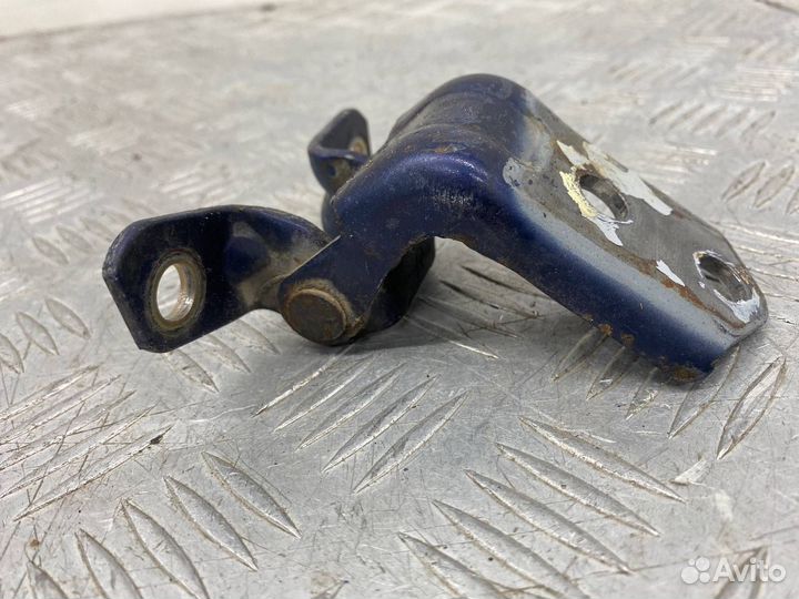 Б/У петля двери задний левый Mazda Demio 2 DY3W