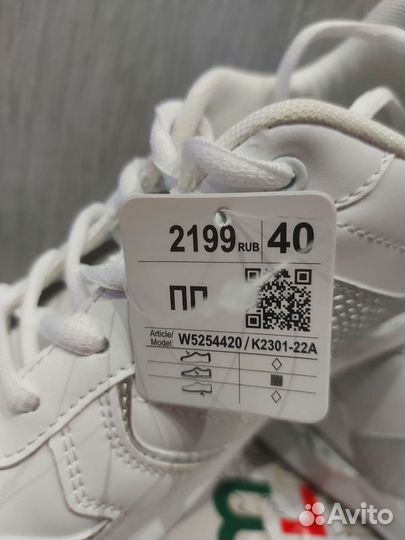 Кроссовки женские (40 размер)