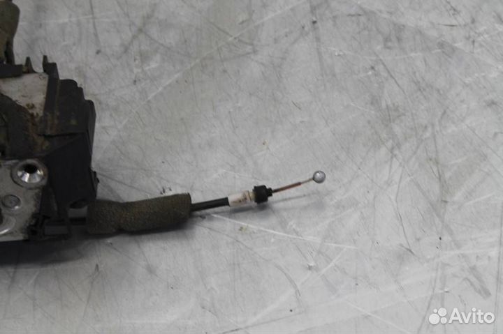 Замок двери передней правой Nissan Pathfinder R51