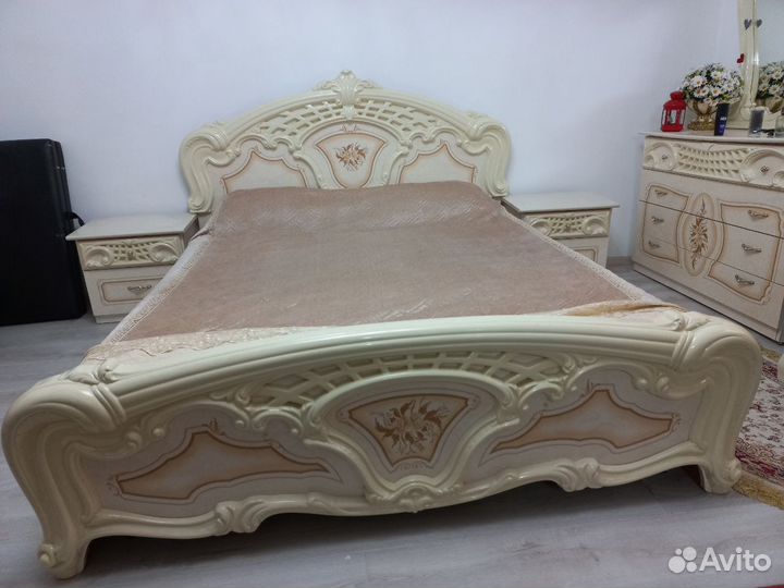 Спальный гарнитур