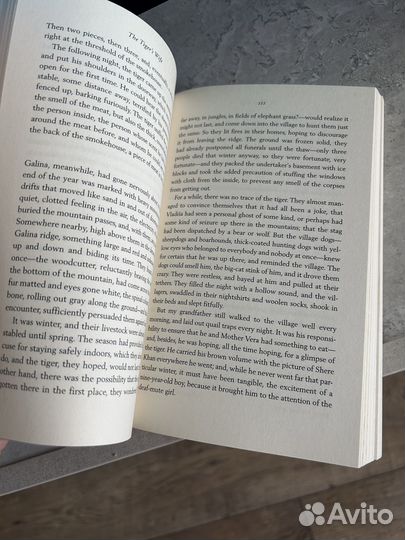 Книга-бестселлер “Жена тигра” на английском