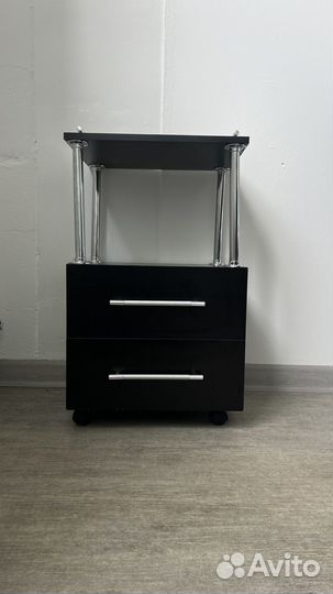 Косметологический столик