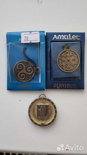 Значок амулет