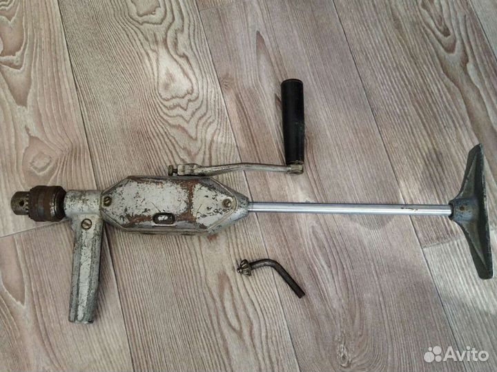 Дрель ручная