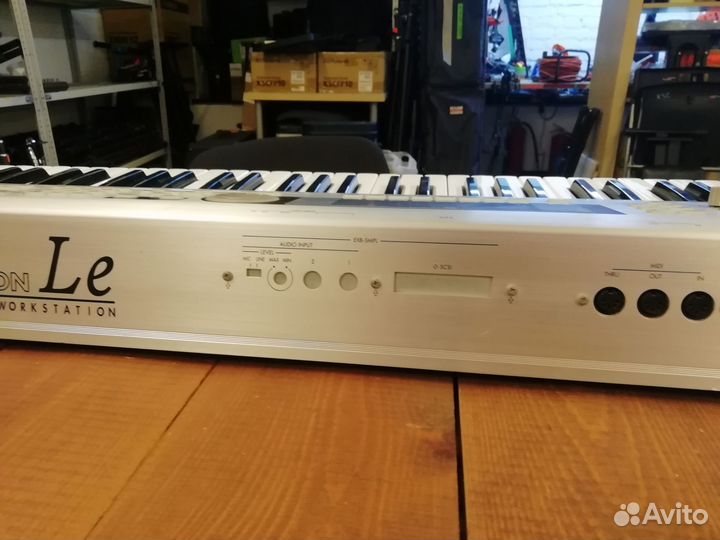 Синтезатор korg Triton Le 61