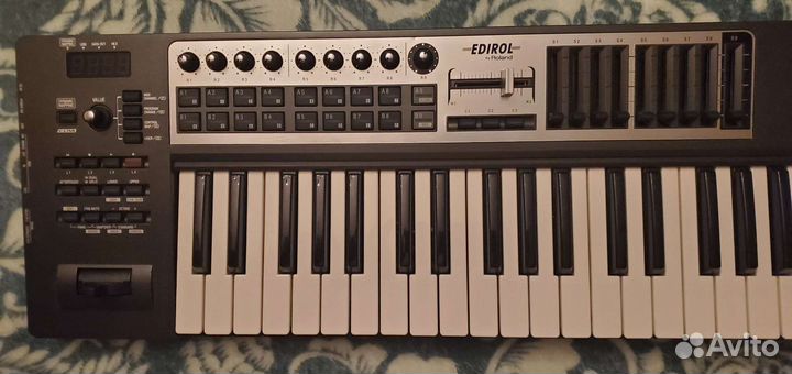 Миди-клавиатура Edirol PCR-800