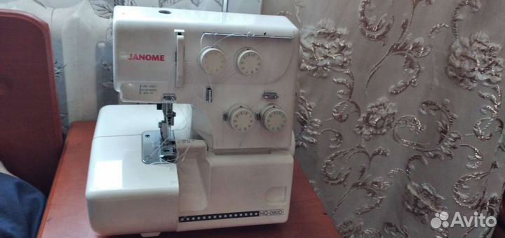 Швейная машинка с оверлоком