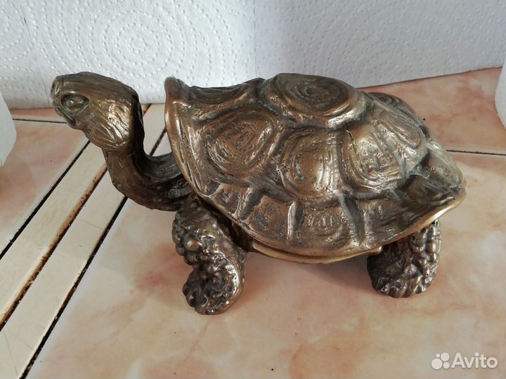 Бронзовая шкатулка