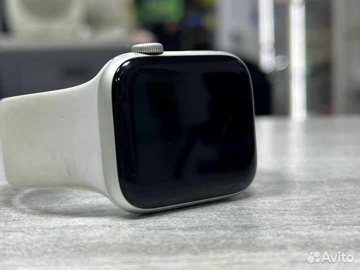 Apple Watch Series SE Gen 2 44 мм (6)