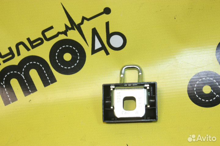 Замок крышки багажника Рено Логан