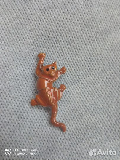 Брошь Значок Новый