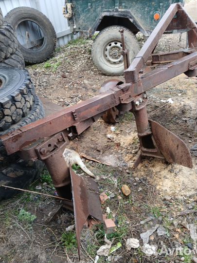 Плуг трехкорпусный