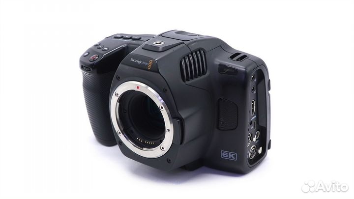 Blackmagic Pocket Cinema Camera 6K Pro в упаковке