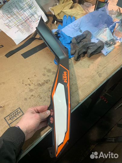 Пластик хвоста правый ktm duke 125 / 200 / 390