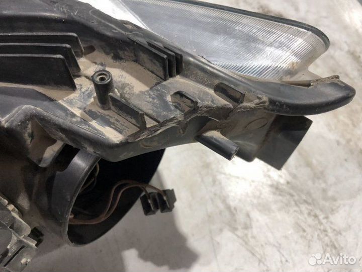 Фара правая Peugeot 301