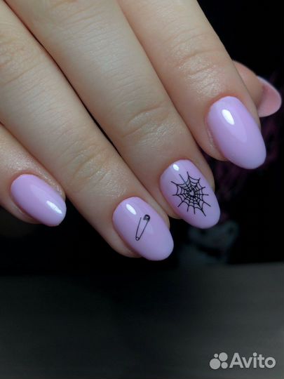 Маникюр в салоне