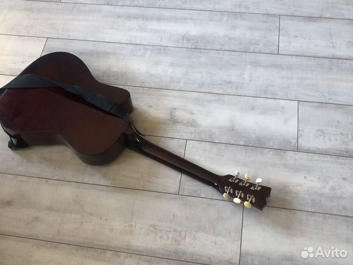 Акустическая гитара
