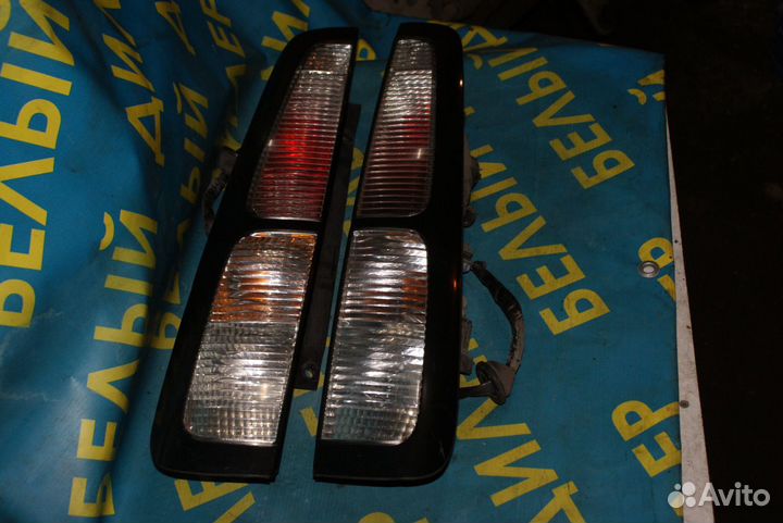 Задний фонарь Nissan Cube