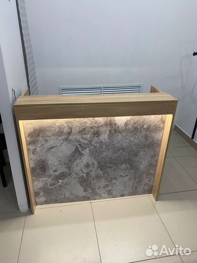 Стойка ресепшен с подсветкой