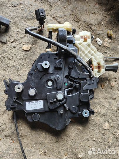 Volkswagen caddy 3 замок двери сдвижной правой