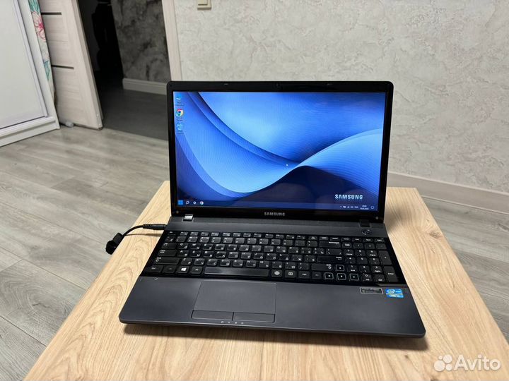 Ноутбук Samsung i3 3110m/8gb/GT620M/HDD 700gb
