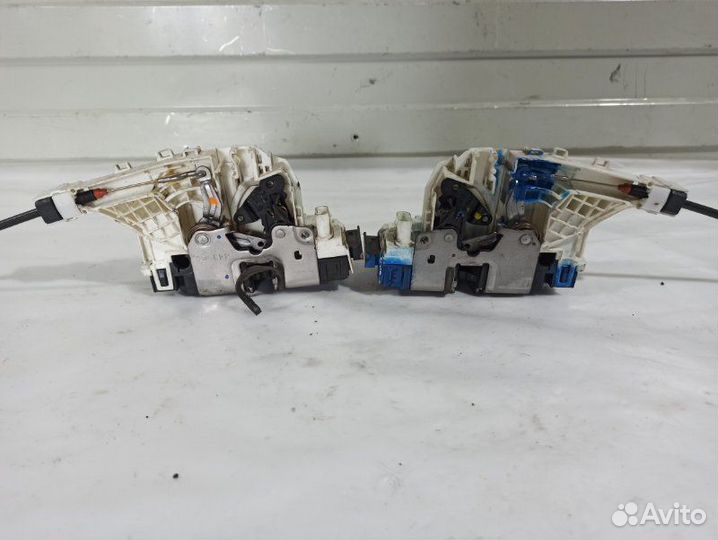 Замок двери передний правый Sprinter W906 2010