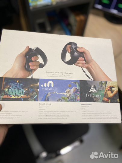 Oculus rift touch controllers