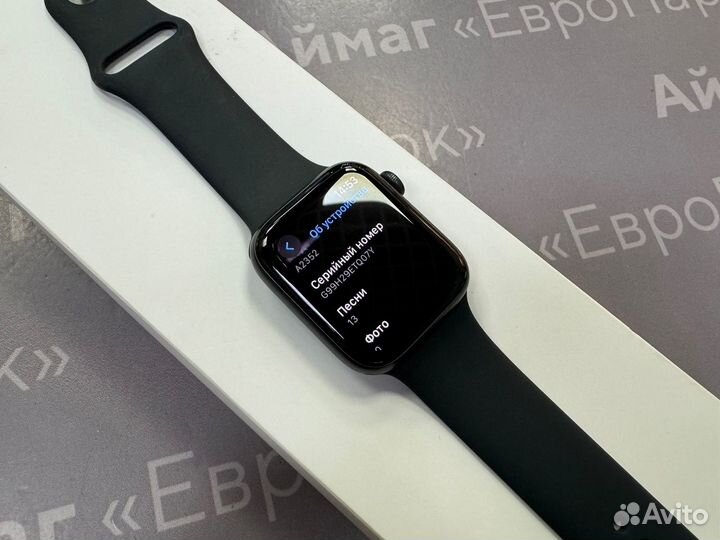 Apple Watch SE 2020 44mm Space Gray
