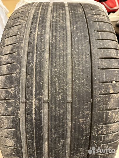Pirelli P Zero 275/40 R22 и 315/35 R22