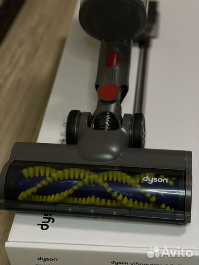 Пылесос Dyson v15