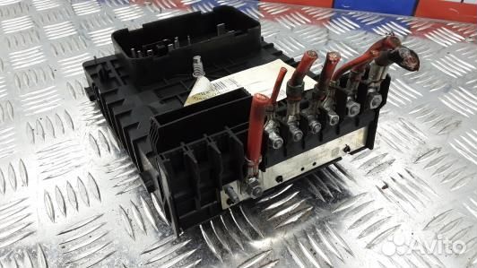 Блок предохранителей volkswagen tiguan 1 (4UK18M10