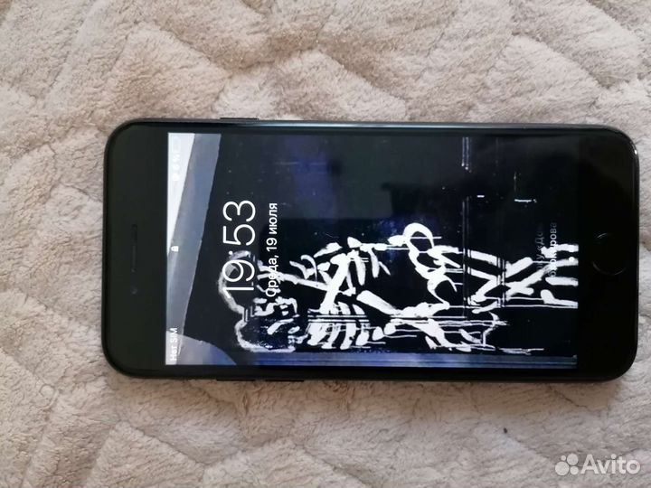 Продам iPhone 7