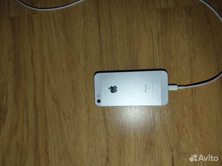 iPhone SE, 16 ГБ