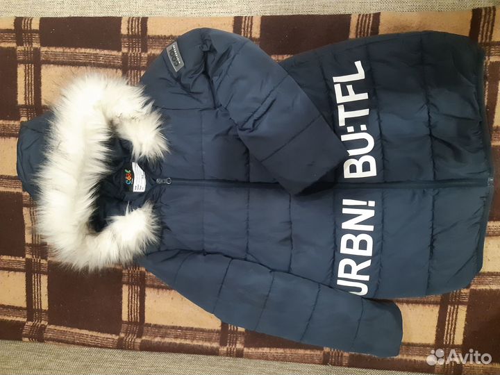 Продам б/у зимнюю куртку на девочку 6-8 лет