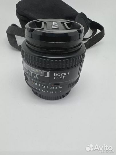 Объектив Nikon 1.4