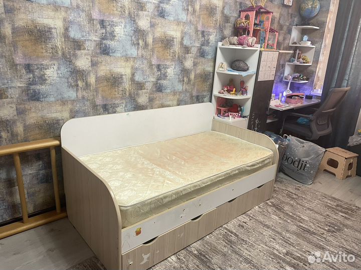 Детская кровать с матрасом