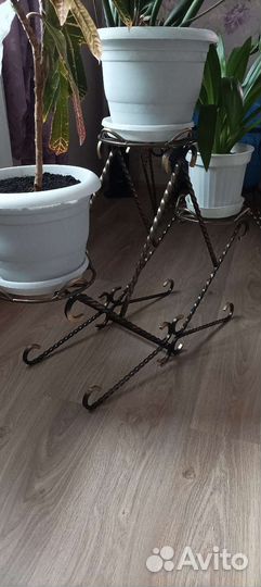 Подставка для цветов напольная металлическая