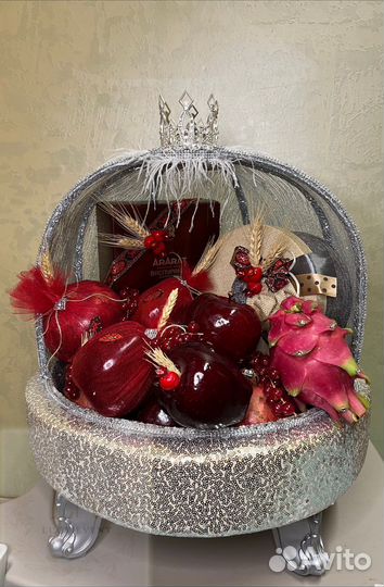 Корзина для красная яблока