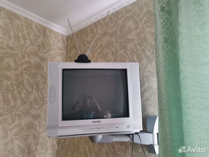 Телевизор Oniks рабочий с пультом д/у