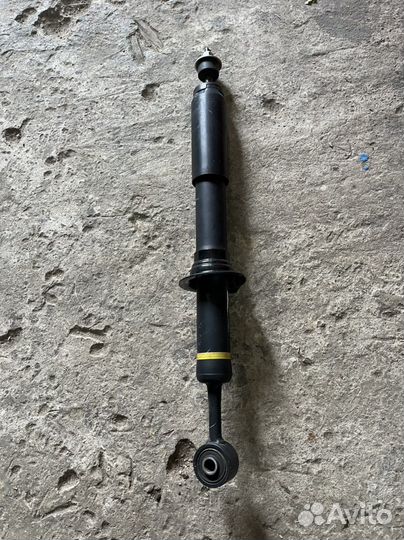 Передние стойки Toyota Hilux