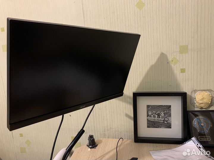 Монитор 22 безрамочный асер