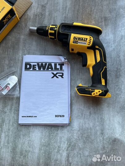 Шуруповерт по гипсокартону Dewalt dcf620