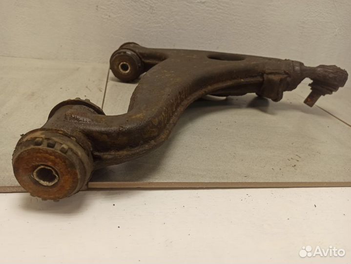 Рычаг передний левый нижний