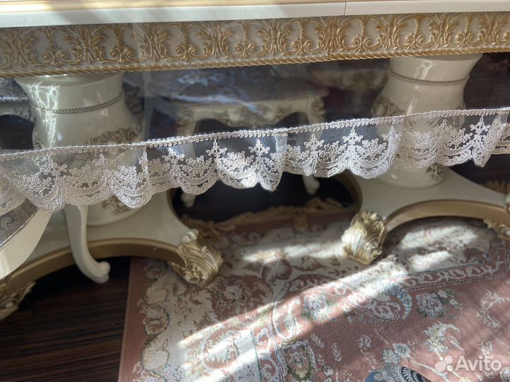 Стол со стульями