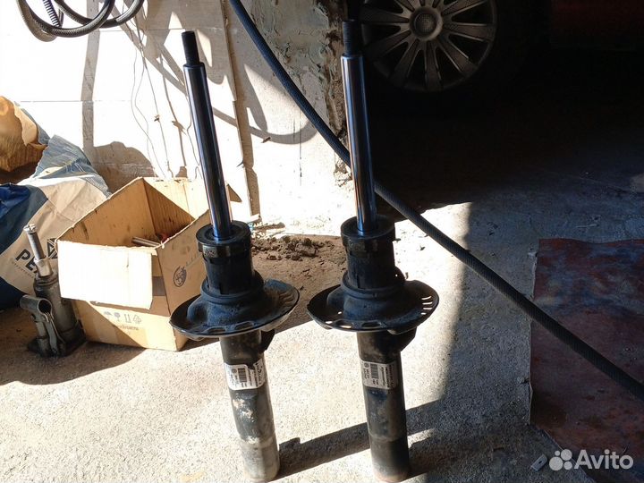 Передние стойки volkswagen Джетта оригинал