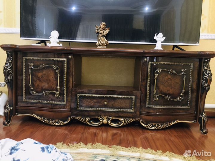 Продаю тумбачку под теливизор В идеальном